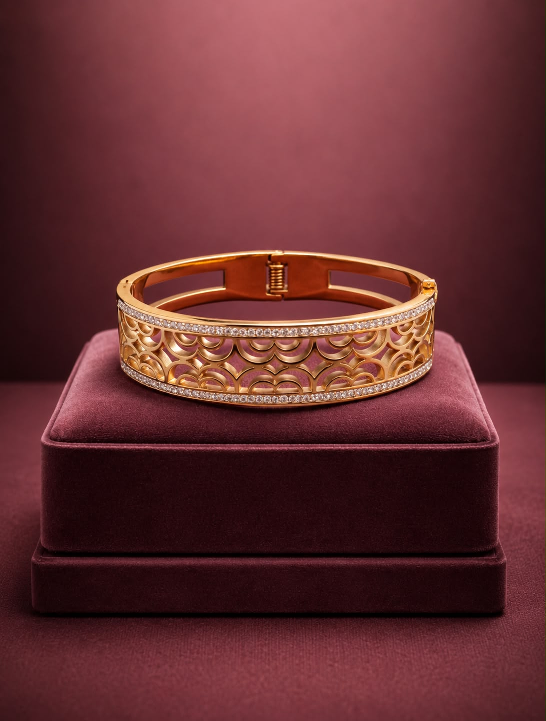 Royal Crystal Filigree Gold Bangle
